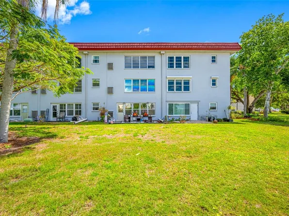 5660 80th St N Unit D207, Saint Petersburg, FL 33709