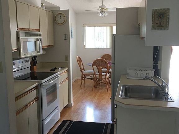 4th image of 322 Beach Park Ln #124