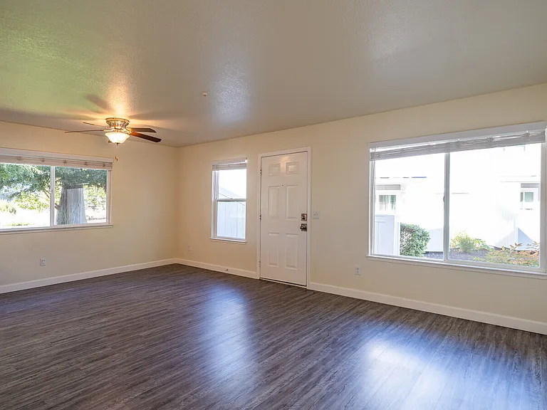Spring Club Apartments — Photo 40