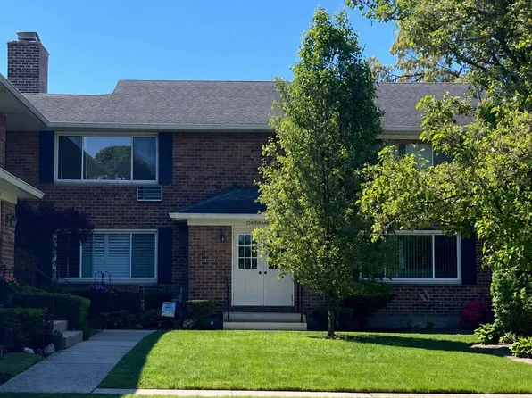234 Edmunton Drive #J12, North Babylon, NY 11703