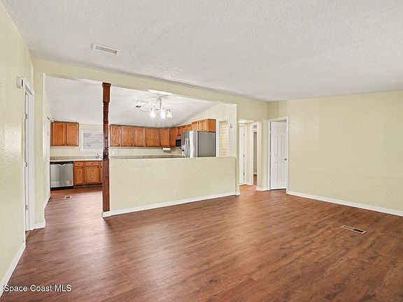 4th image of 1639 Ridge Dr