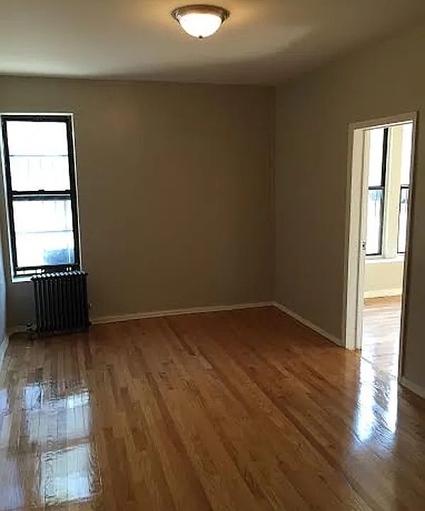 2nd image of 975 Washington Ave APT 3B