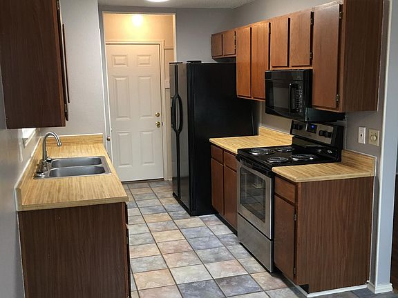 3rd image of 3327 Stoney Country