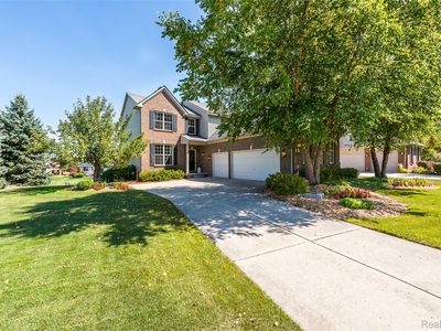 58740 Carriage Ln, South Lyon, MI, 48178