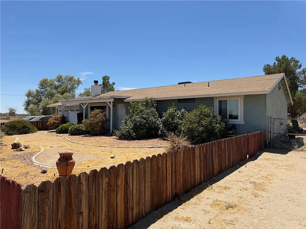 4 bed, 1300 sqft, $2,900 — Photo 2