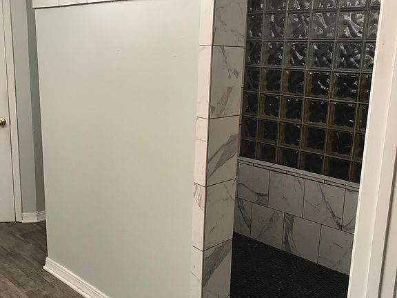 5th image of 105 Cassie Cir