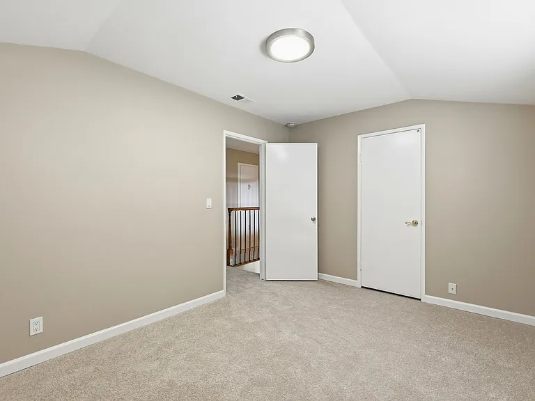181 Piazza Way — Photo 33