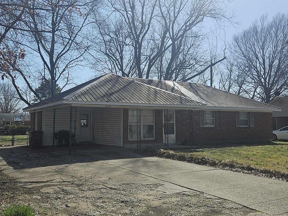 2nd image of 829 Meadowbrook Ln N