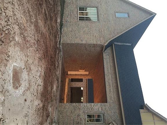 Drive-thru porte-cochere to five car garages.