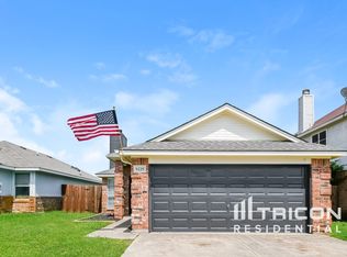 9225 Coral Ln, Fort Worth, TX 76140