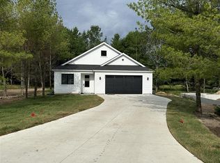 9429 Windeberry Dr, Charlevoix, MI 49720