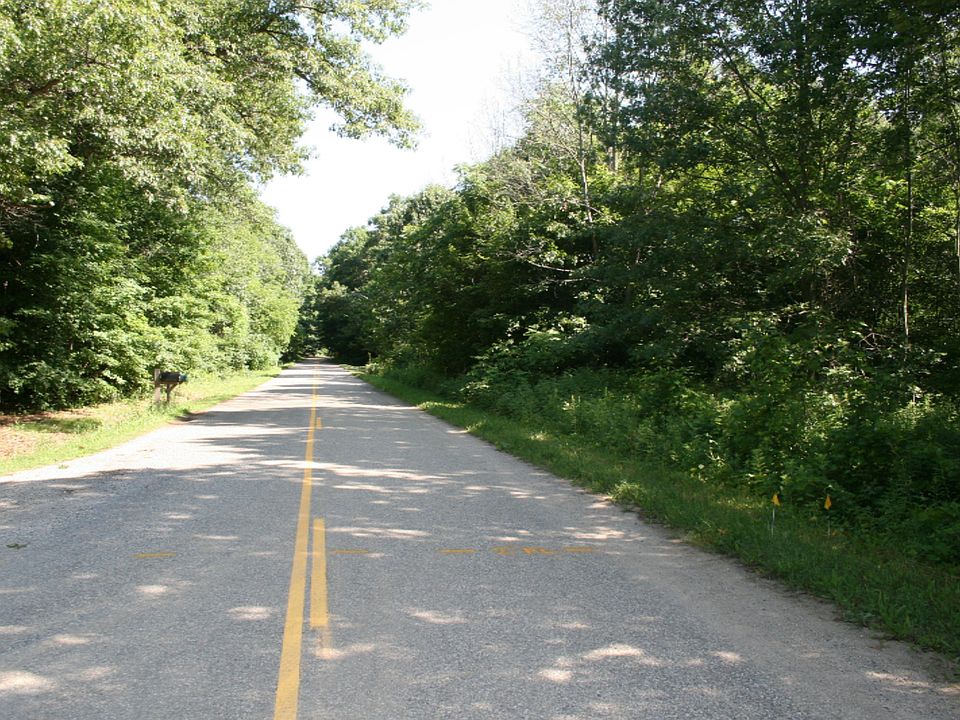 2nd image of 135 Avenue