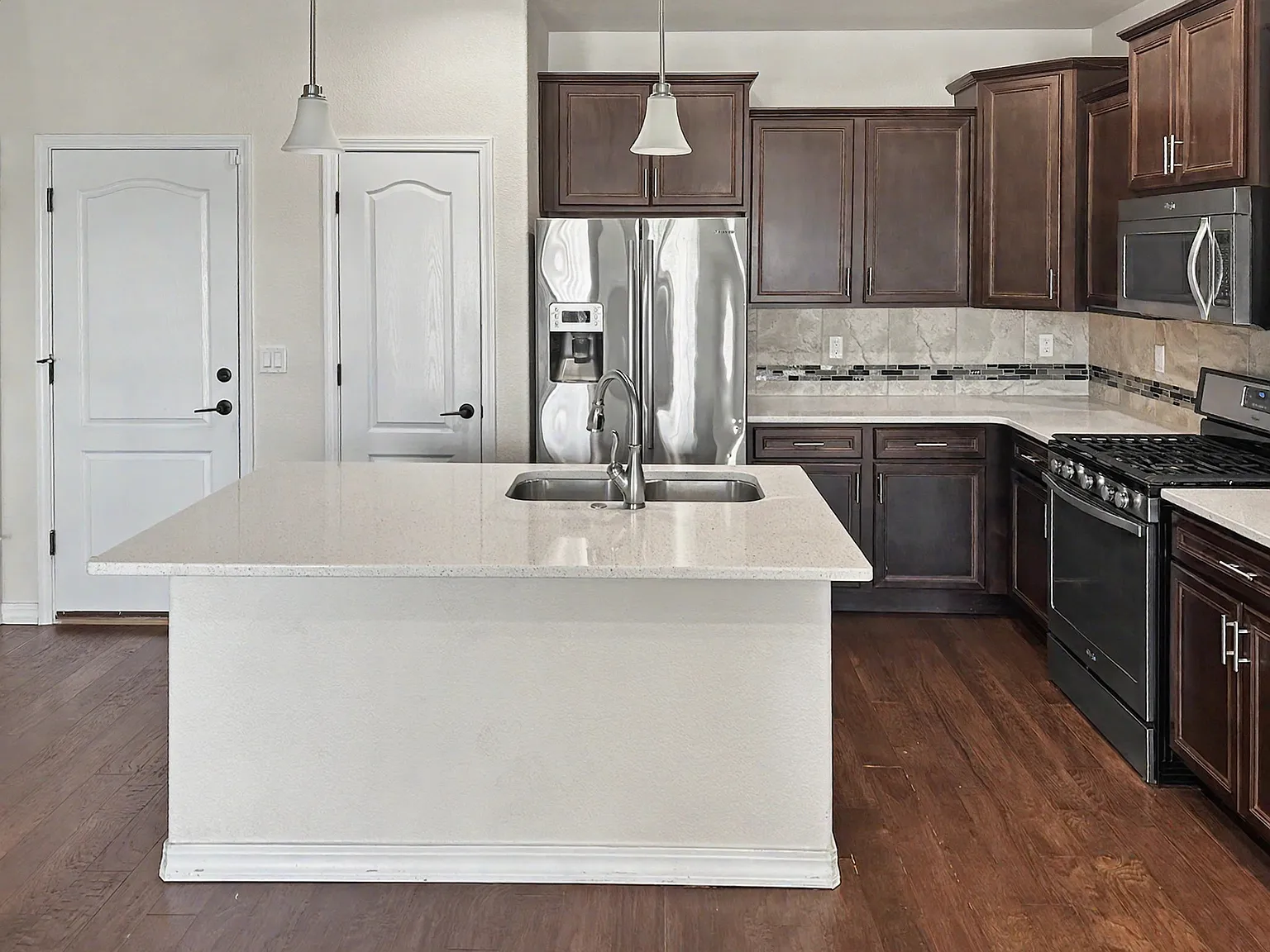 2 bed, 2.5 bath, 1333 sqft, $2,300 — Photo 4