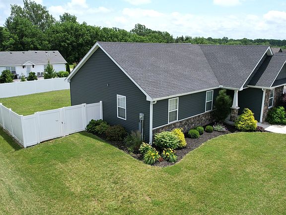 3rd image of 103 Bentley Dr