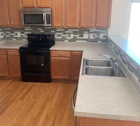 4th image of 2932 Beunavista Ct