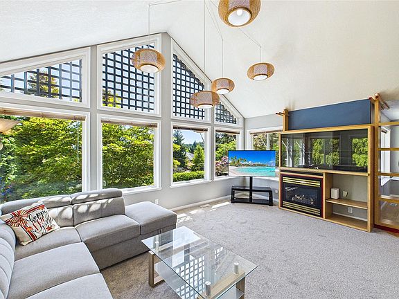 4th image of 2375 Glenellen Pl