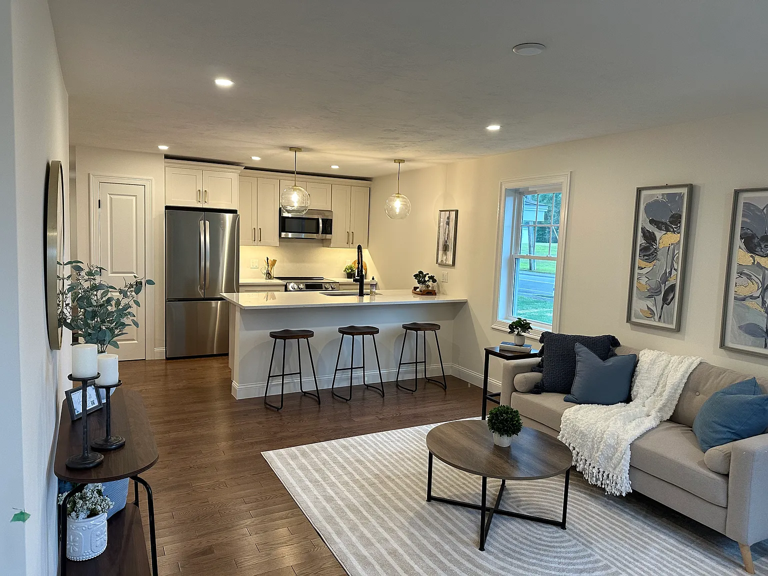 2 bed, 1200 sqft, $2,800 — Photo 1