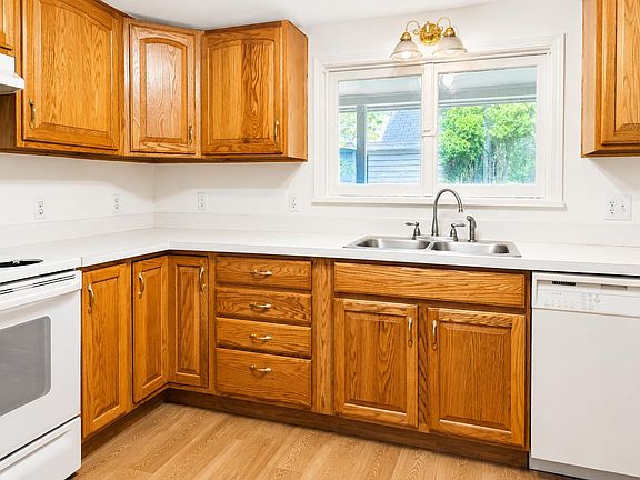 4th image of 5560 W Huron River Dr