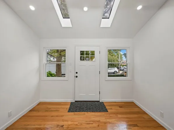 4622 Avenue M image 4 of 31