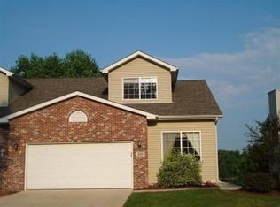 255 Lake Wood Dr, Hobart, IN 46342