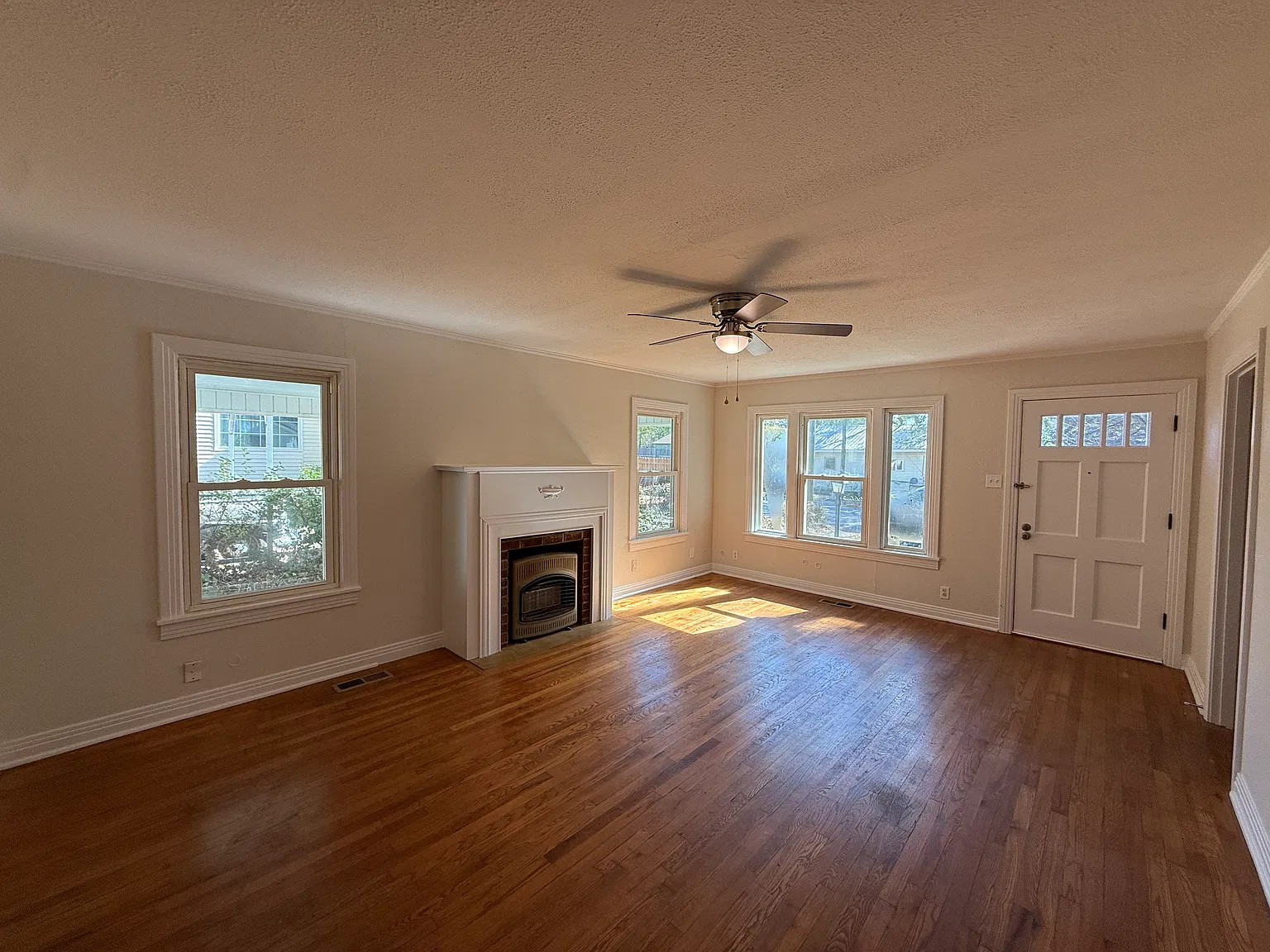 3 bed, 1278 sqft, $1,100 — Photo 3