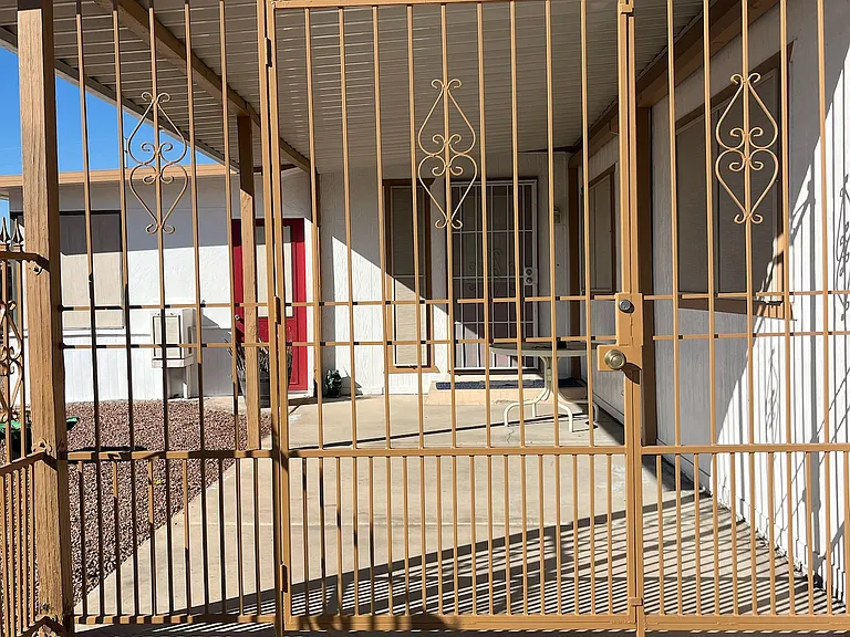 Entrance leading to the front door