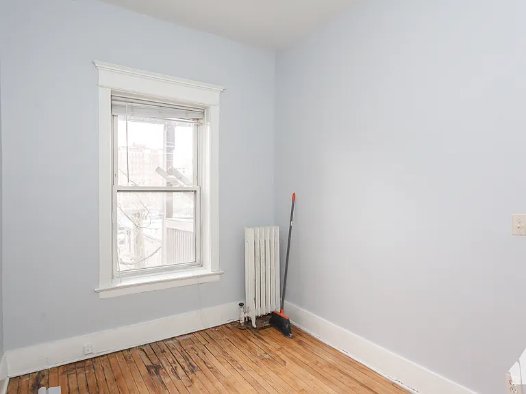941 W Windsor Ave #3 — Photo 4