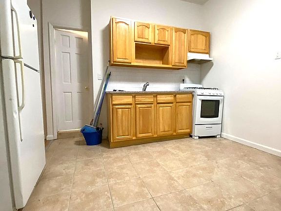 3rd image of 25-78 Steinway St #2R
