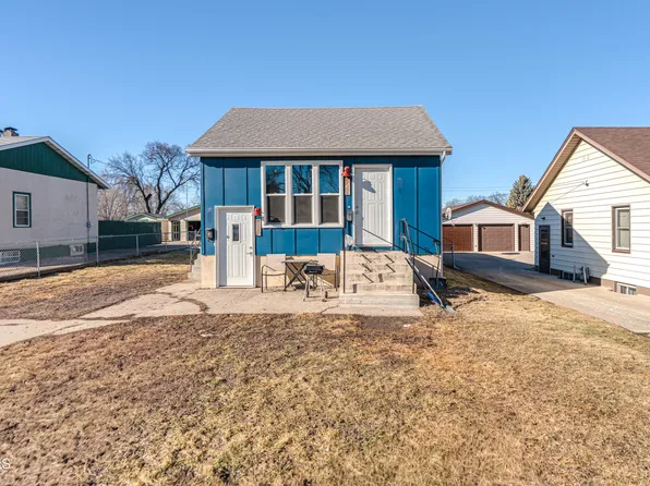 716 N 21st St, Bismarck, ND 58501