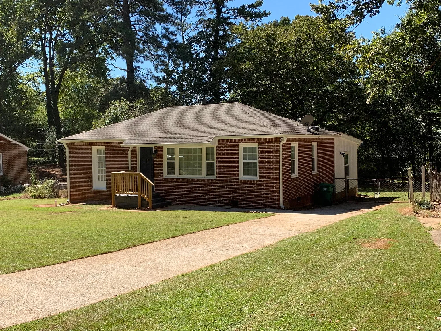3 bed, 1346 sqft, $1,950 — Photo 2