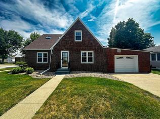 190 1st St NE, New Albin, IA 52160