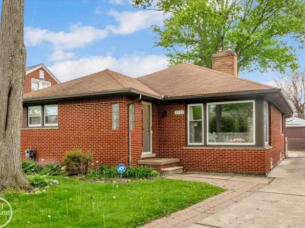 2313 Stanhope St, Grosse Pointe Woods, MI 48236