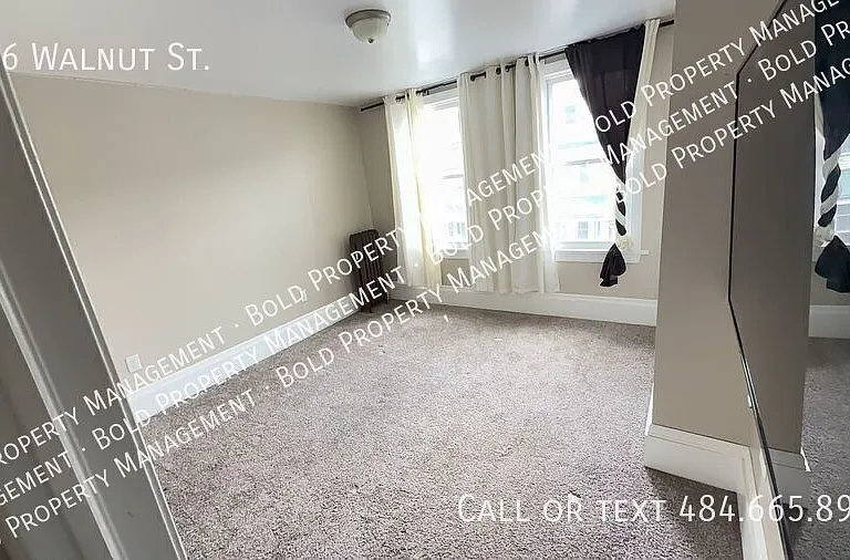 906 Walnut St — Photo 8