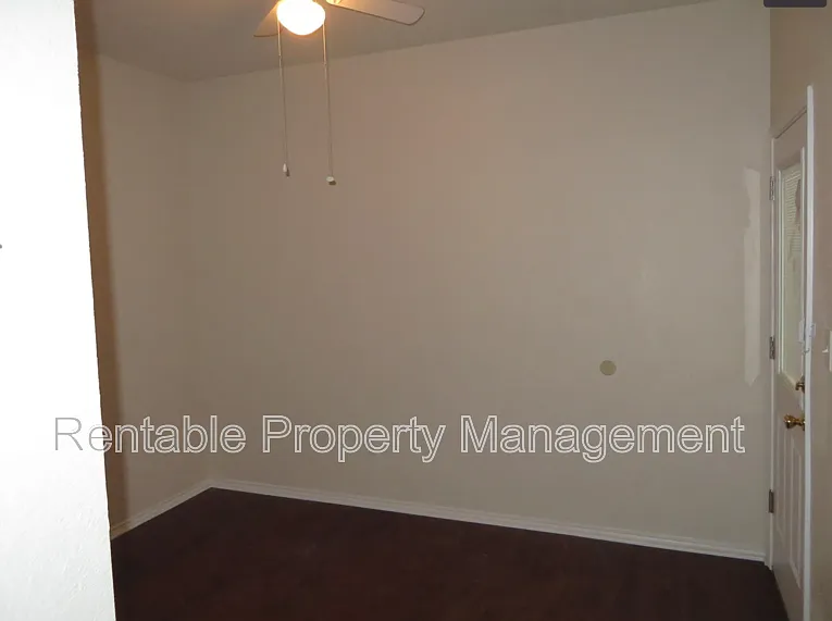 109 Collett Ct — Photo 8