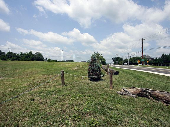 3rd image of 1615 Choto Rd