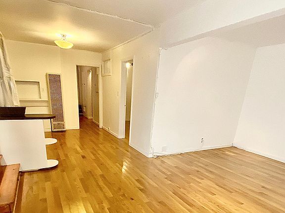 4th image of 2805 Greenwich St #2805.5