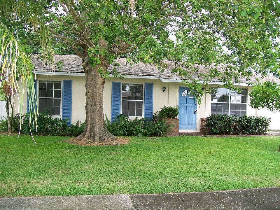1st image of 610 SW Branford Dr