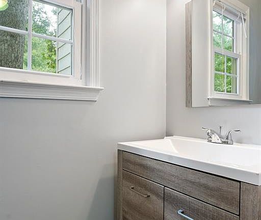 5th image of 4001 London Rd