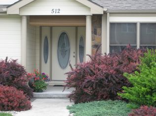 512 Crestview Dr, Chapman, KS 67431