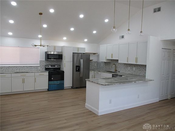 3rd image of 5492 Naughton Dr