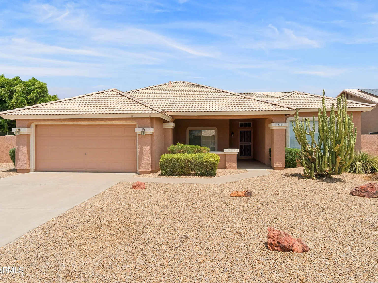 3 bed, 2.0 bath, 2210 sqft, $2,050 — Photo 3