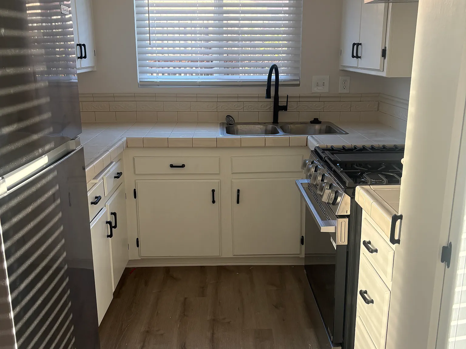 2 bed, 650 sqft, $1,995 — Photo 3