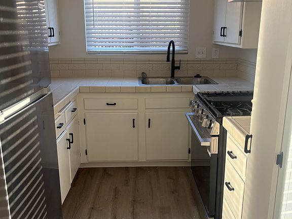 3rd image of 4361 Winona Ave APT 1