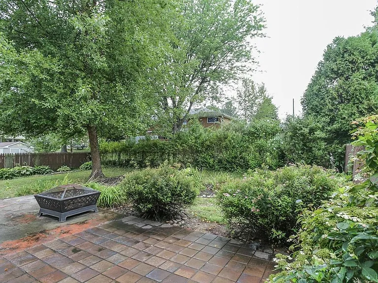 1901 Mountain View Rd — Photo 24