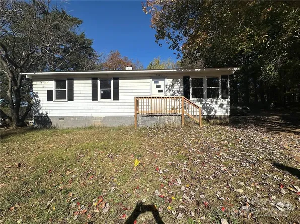 3989 Virgilina Rd, Roxboro, NC 27574