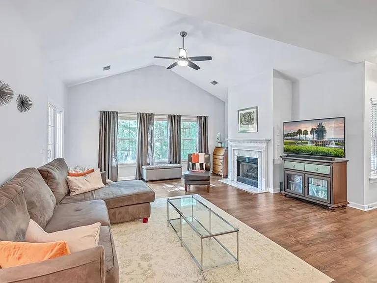 507 S Elgin Ct — Photo 5