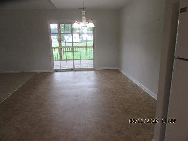 3 bed, 2.0 bath, 1419 sqft, $1,600 — Photo 2