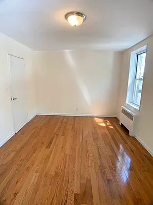 Rented by Smart NY Realty LLC | media 10