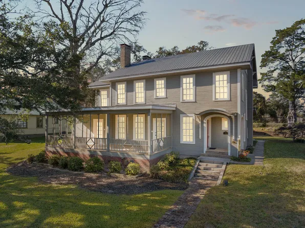 300 S 8th St, Leesville, LA 71446