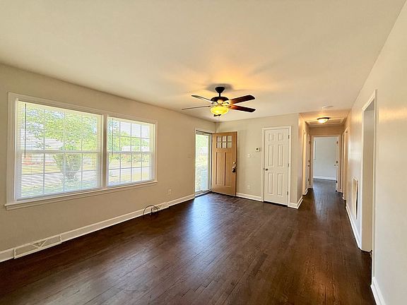 3rd image of 4033 Fieldcrest Rd